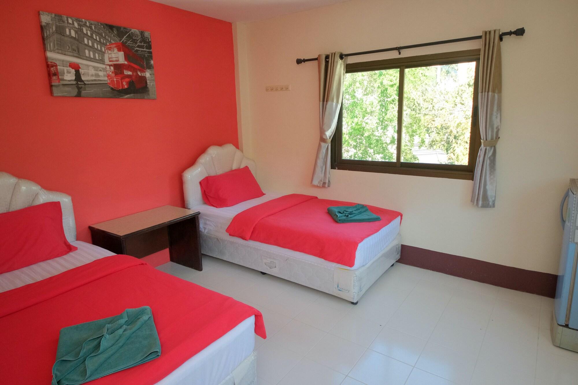 Pineapple Guesthouse Karon Exterior foto