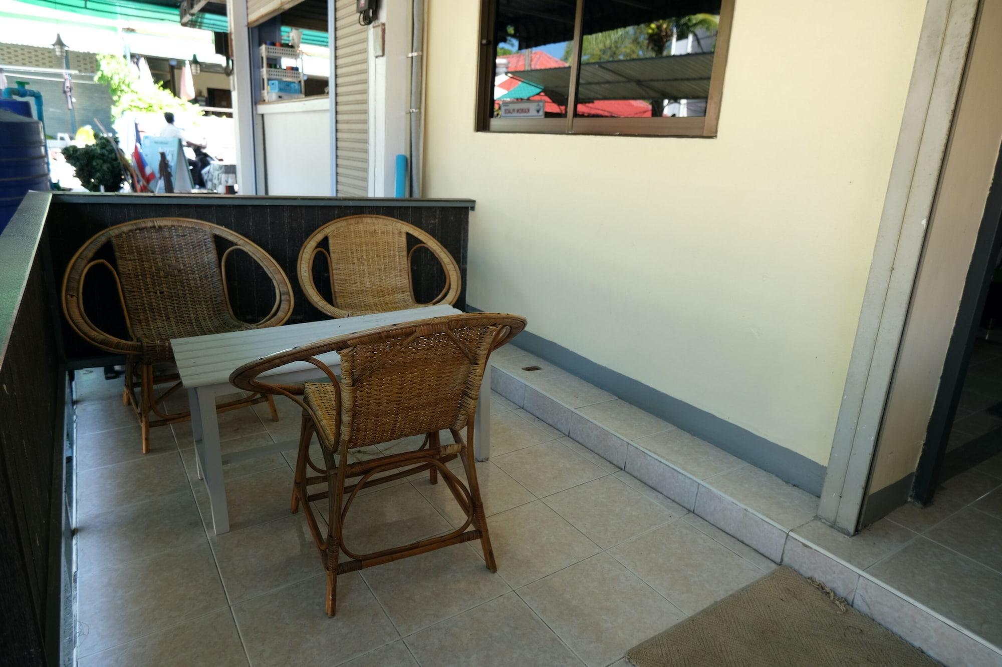 Pineapple Guesthouse Karon Exterior foto