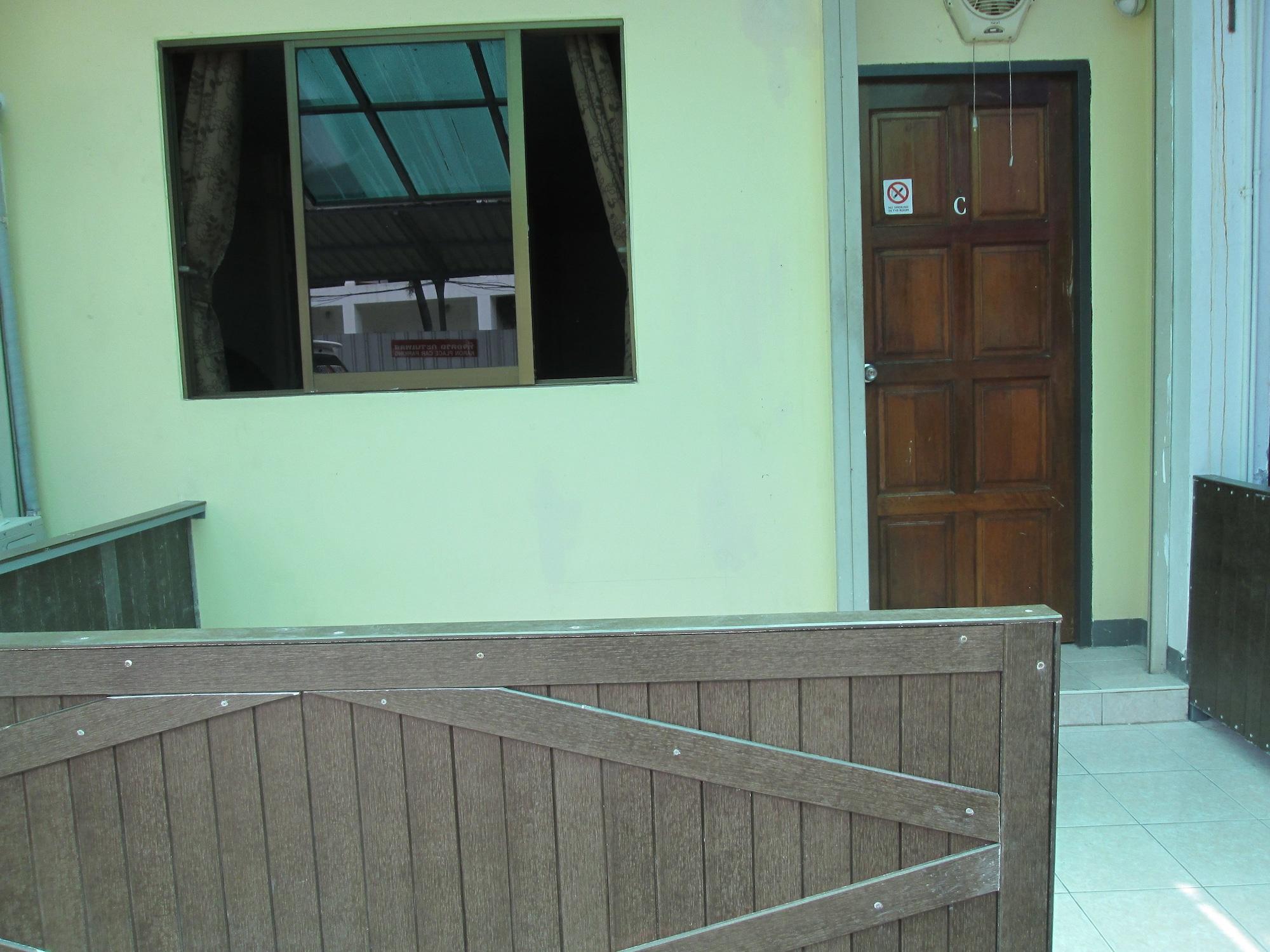 Pineapple Guesthouse Karon Exterior foto