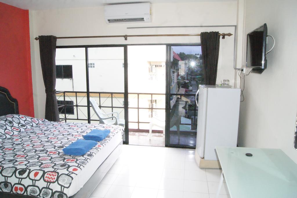 Pineapple Guesthouse Karon Exterior foto