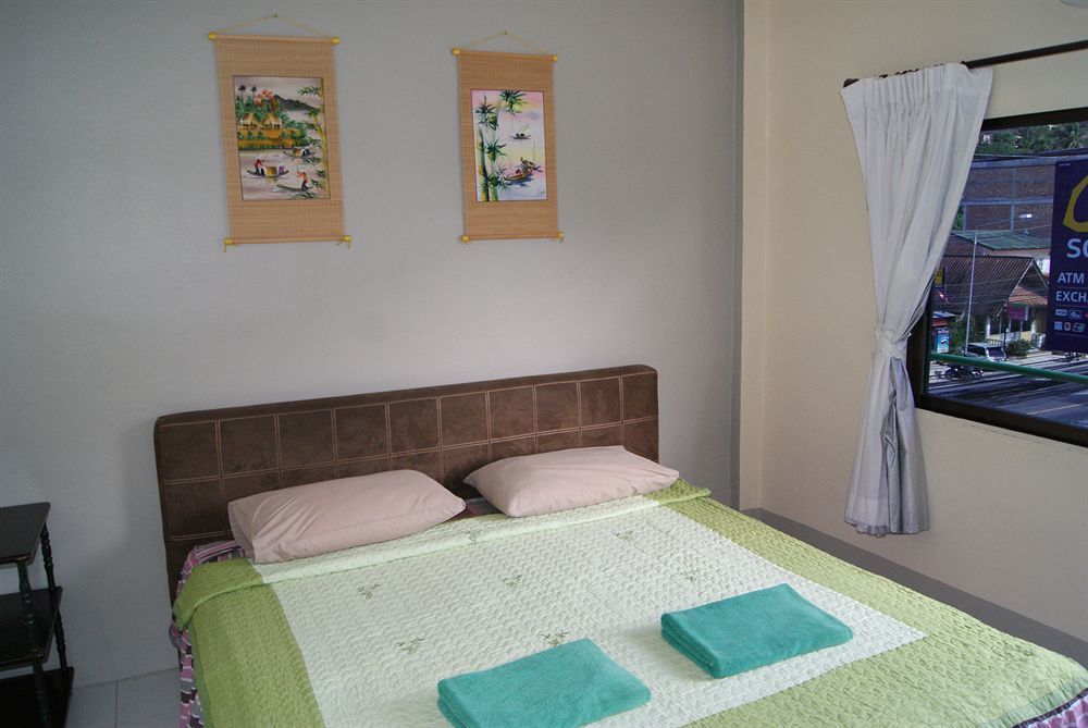 Pineapple Guesthouse Karon Exterior foto